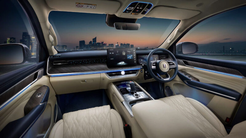 TANK 500 HEV Interior