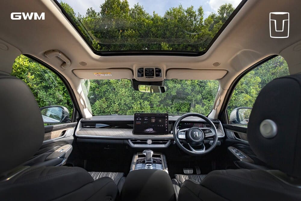 tank-500-hev-pro-interior
